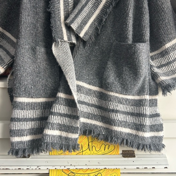 Zara Knit Gray and White Striped Cardigan W Bell Sleeves Small - Picture 5 of 16